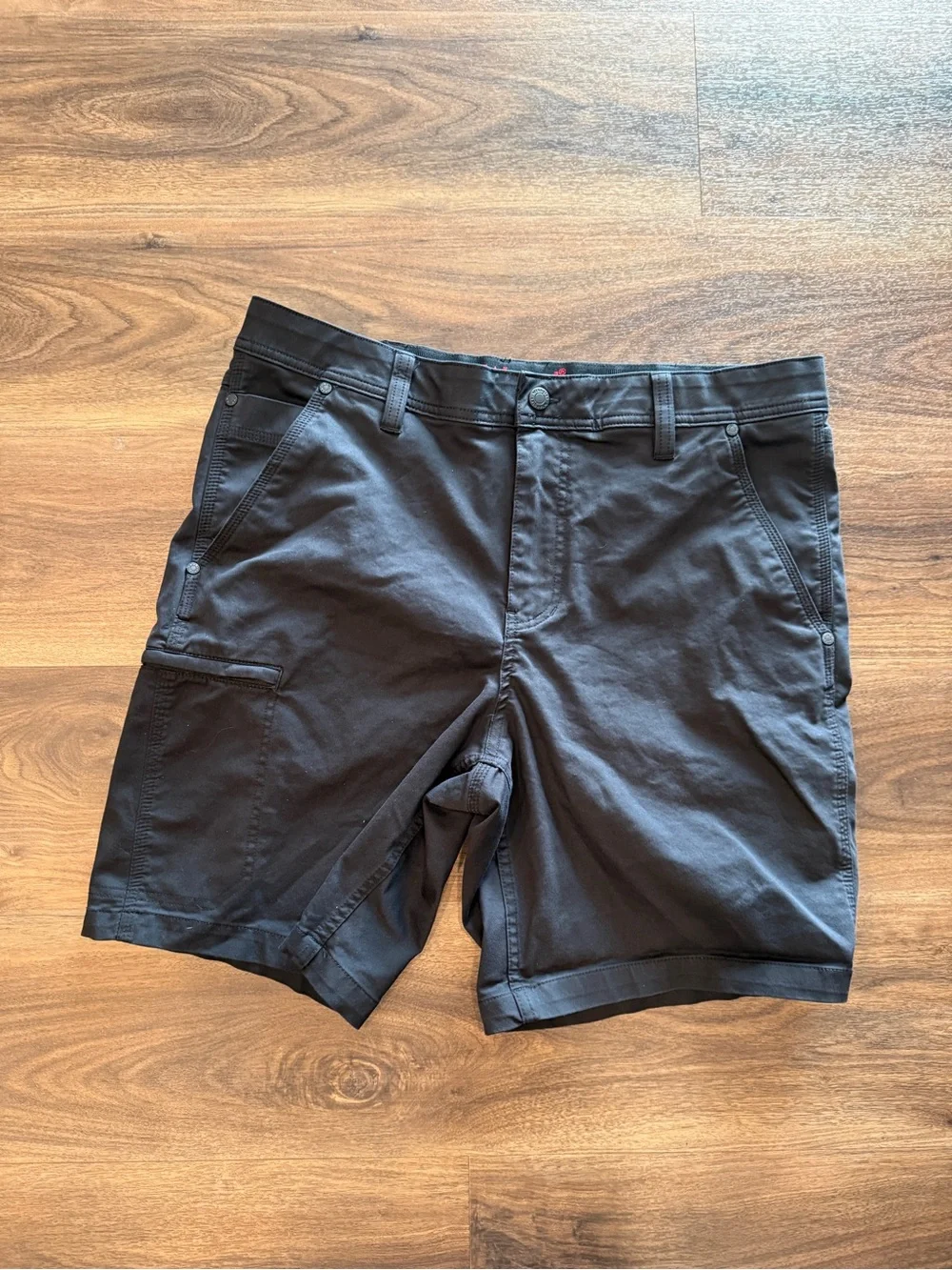 Wrangler Men’s size 34 waist Black Cargo Shorts. NWOT.